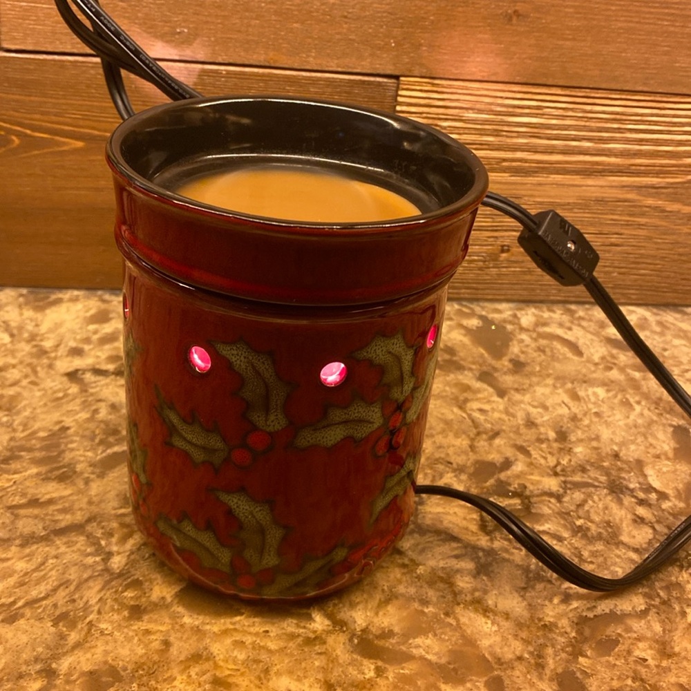 Scentsy Merry Berry full size Scentsy Warmer